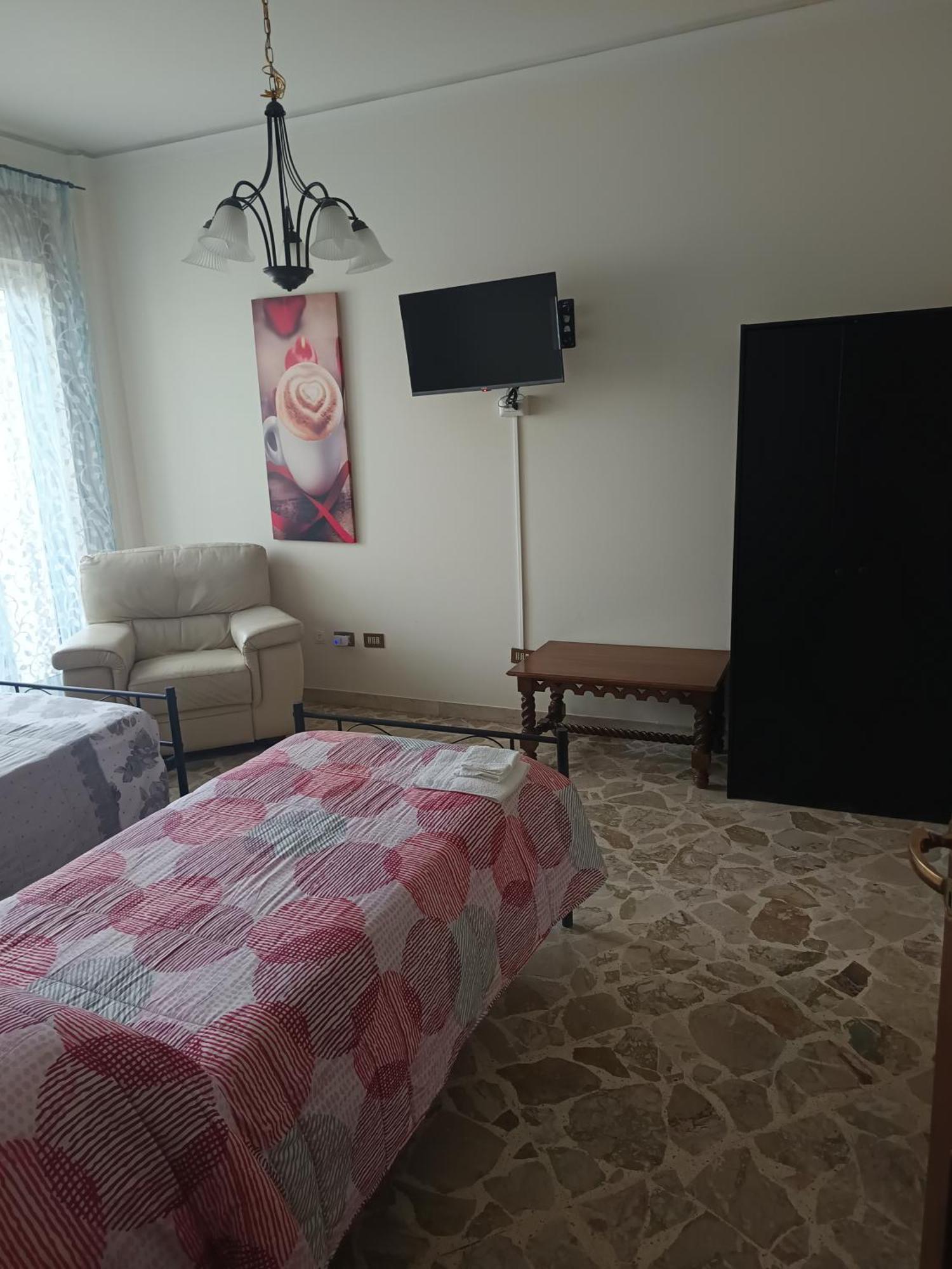 New Dawn Apartment, Appartamento Turistico, Casa Per Vacanza, Tre Camere Indipendenti 카타니아 외부 사진