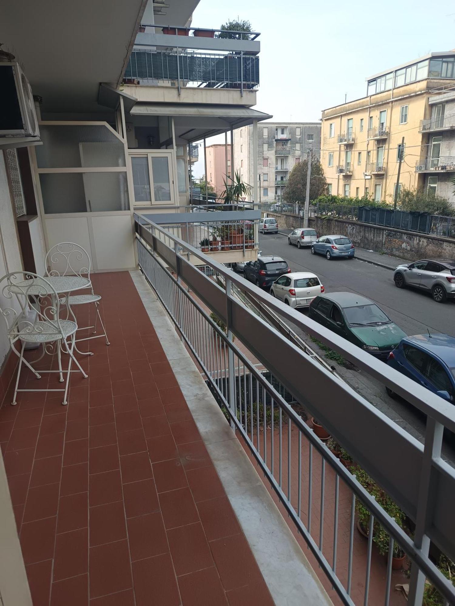 New Dawn Apartment, Appartamento Turistico, Casa Per Vacanza, Tre Camere Indipendenti 카타니아 외부 사진